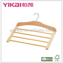 Компактная деревянная вешалка для одежды